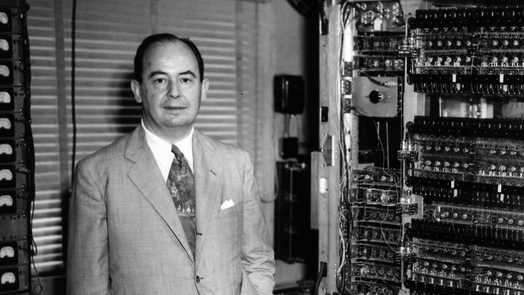 Как математик Джон фон Нейман создал суперкомпьютер для разработки водородной бомбы