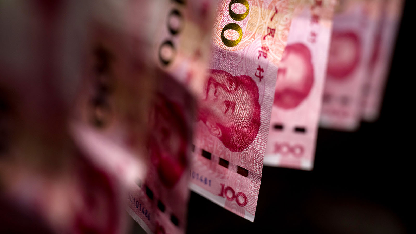 Экспорт, импорт и санкции: что происходит с юанем на Московской бирже 