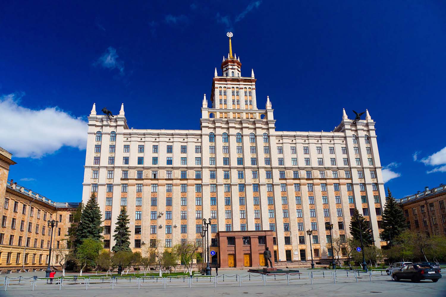 Юургу южно-уральский государственный университет. Ассистенты на металлургический факультет. Юургу южно-уральский государственный. Юургу металлургия. Юургу аллея.