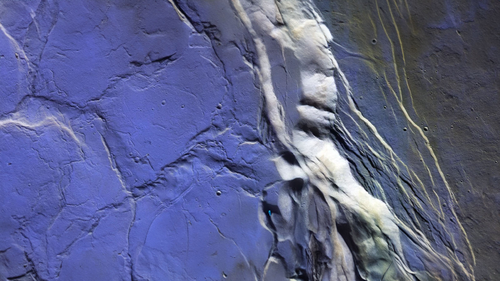 Критский «Лабиринт», круговорот воды на Марсе и рождение Европы: новости науки
