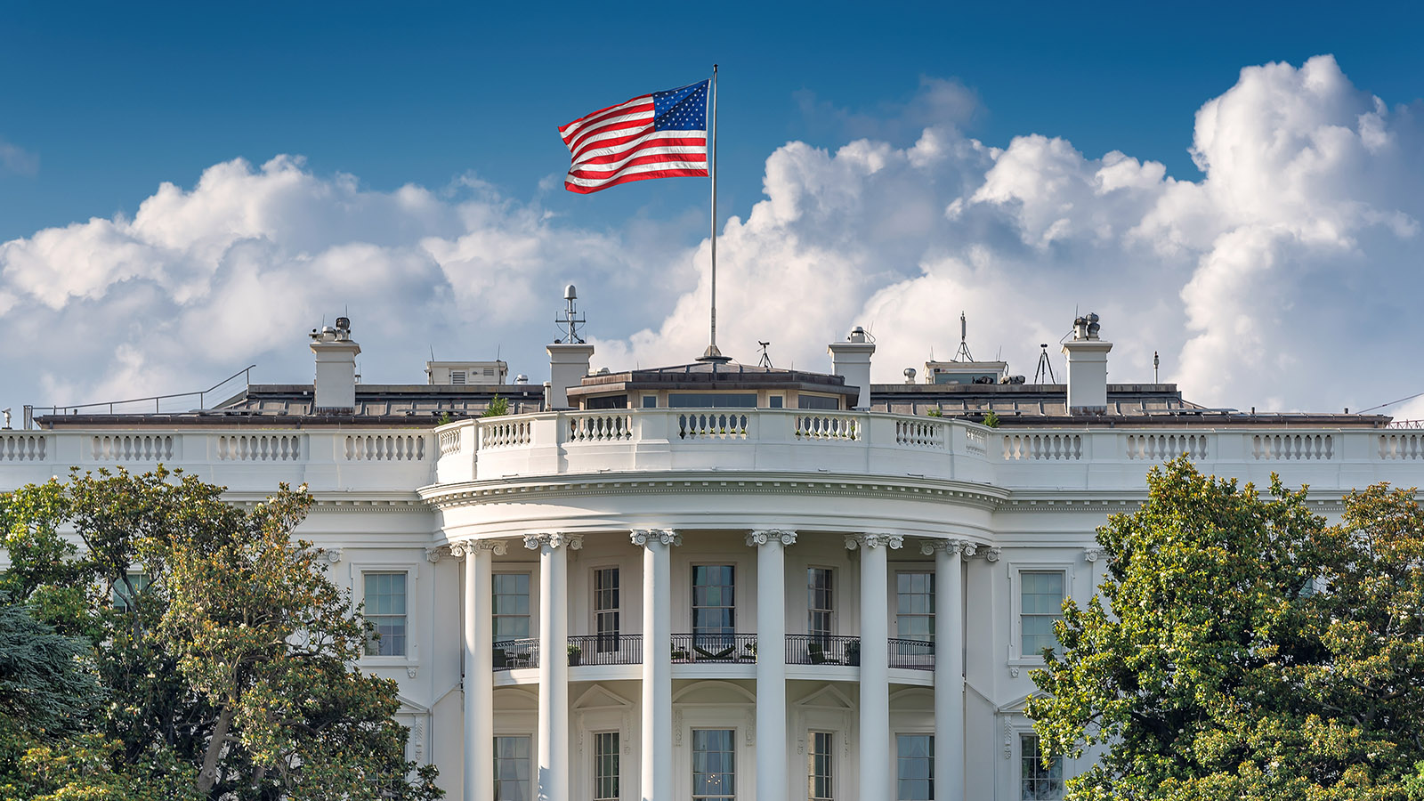 Транжиры и бессребренники: как менялись зарплаты президентов США