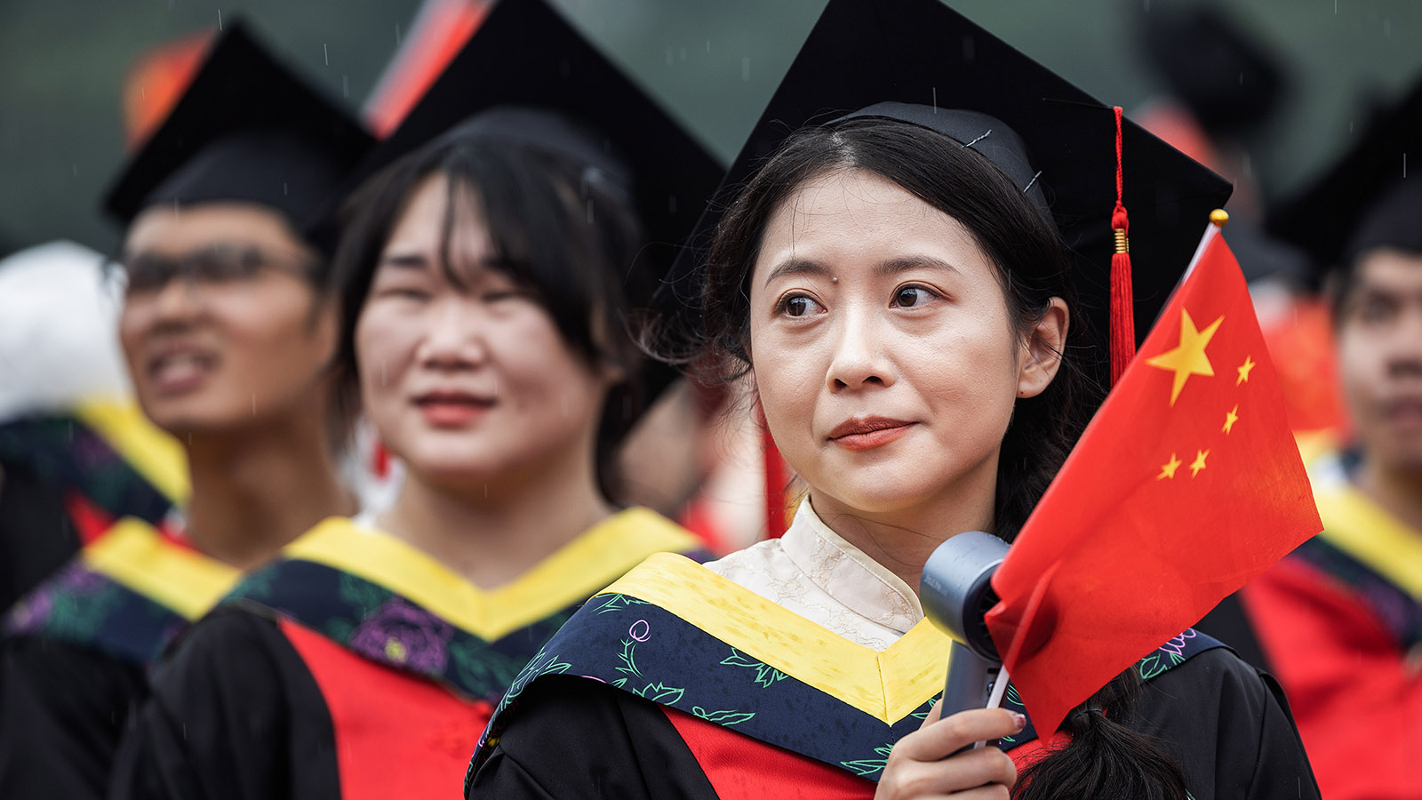 Выйти из бесконечной гонки: почему взрослые китаянки уезжают учиться в другие страны
