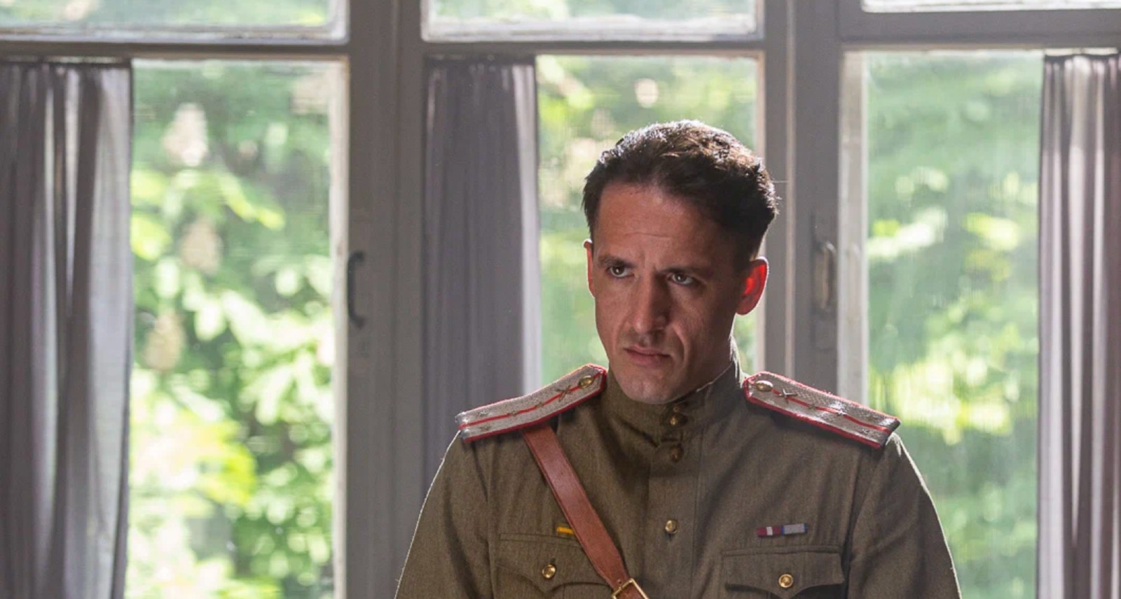 Суд в Москве заочно арестовал признанного иноагентом актера Артура Смольянинова