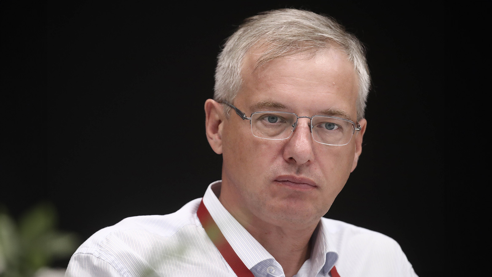 Совладелец DNS Дмитрий Алексеев  Forbes: Товары сейчас попадают в Россию чудом