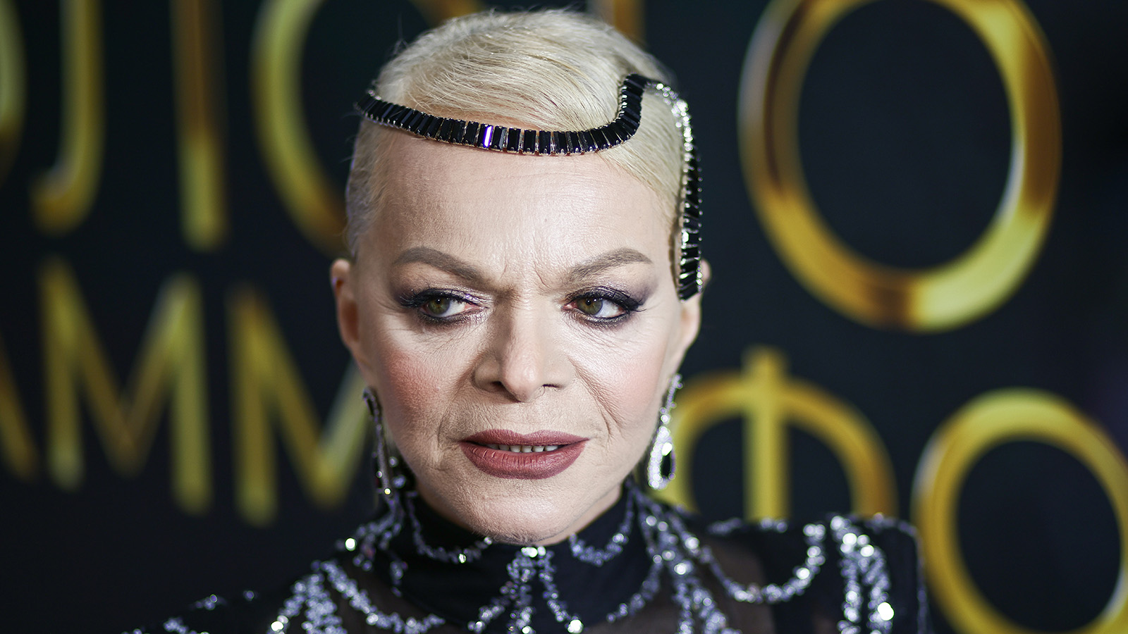 Порно жопа мен кисканы жалайды