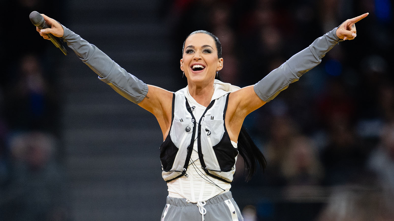 Кэти Перри отправится в космос в составе женского экипажа корабля New Shepard