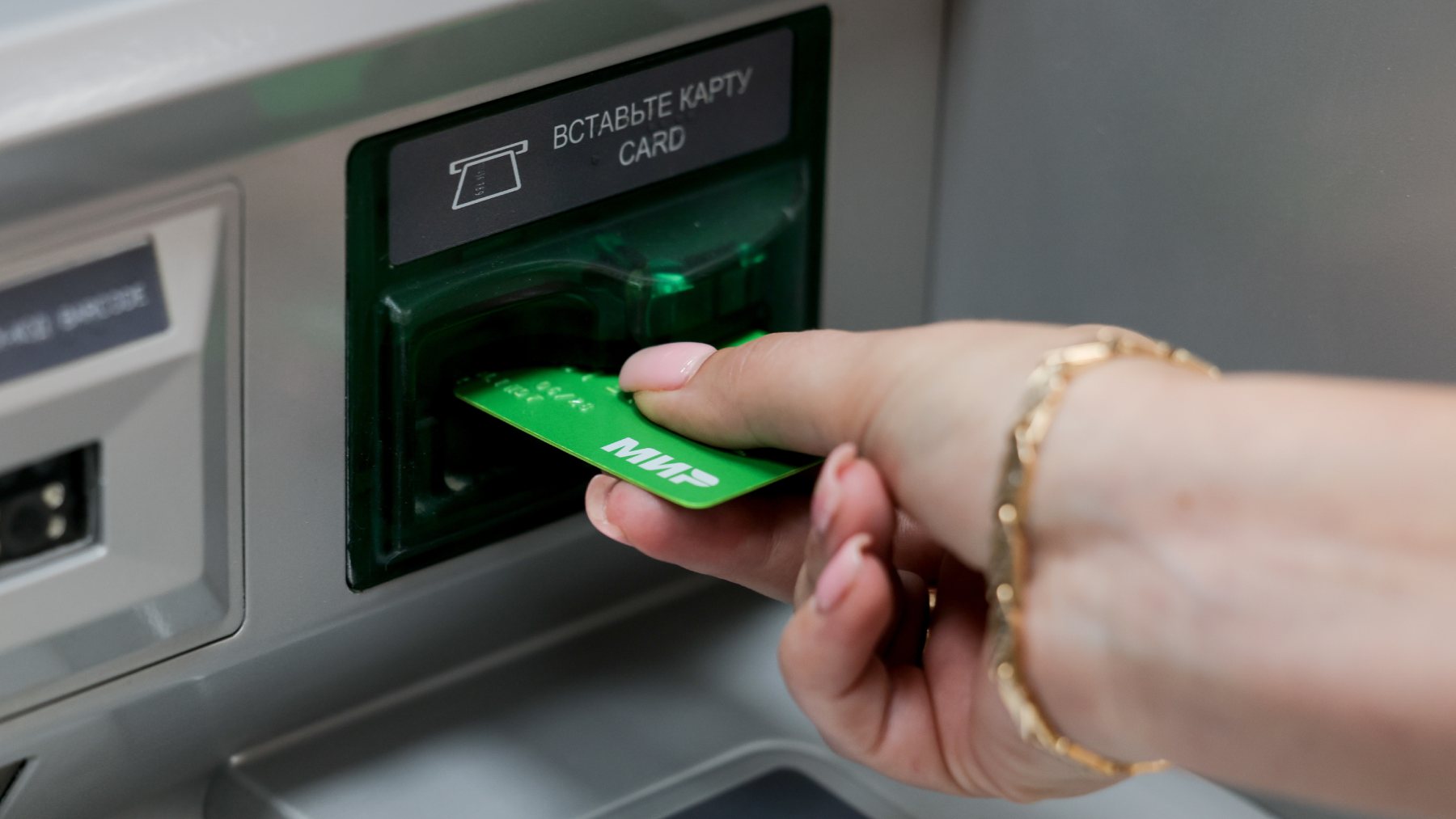 Просрочка россиян по кредитным картам впервые превысила 0,5 трлн рублей