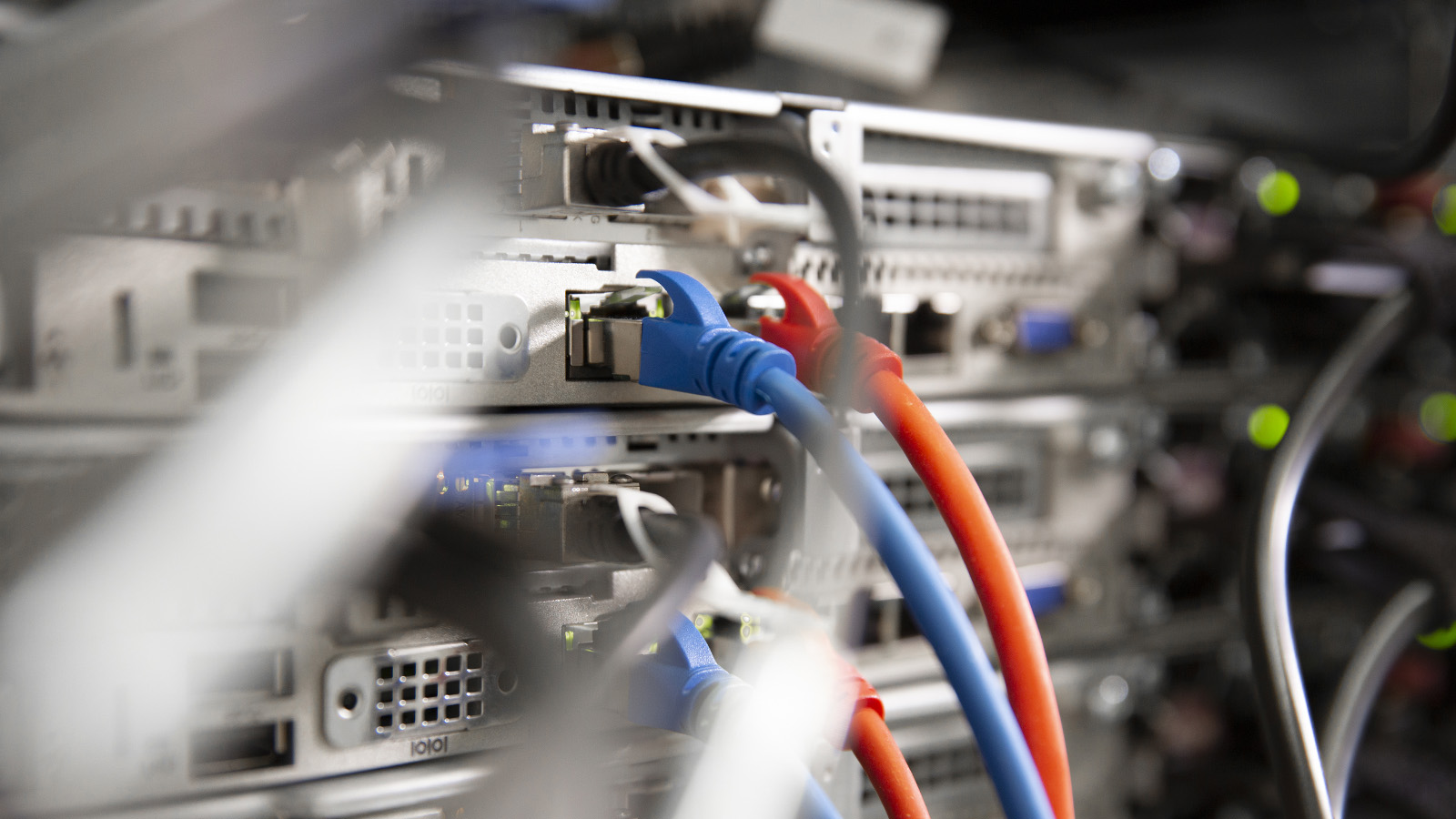 Внимание, черный ящик: Минцифры предоставит операторам ПО для обезличивания данных