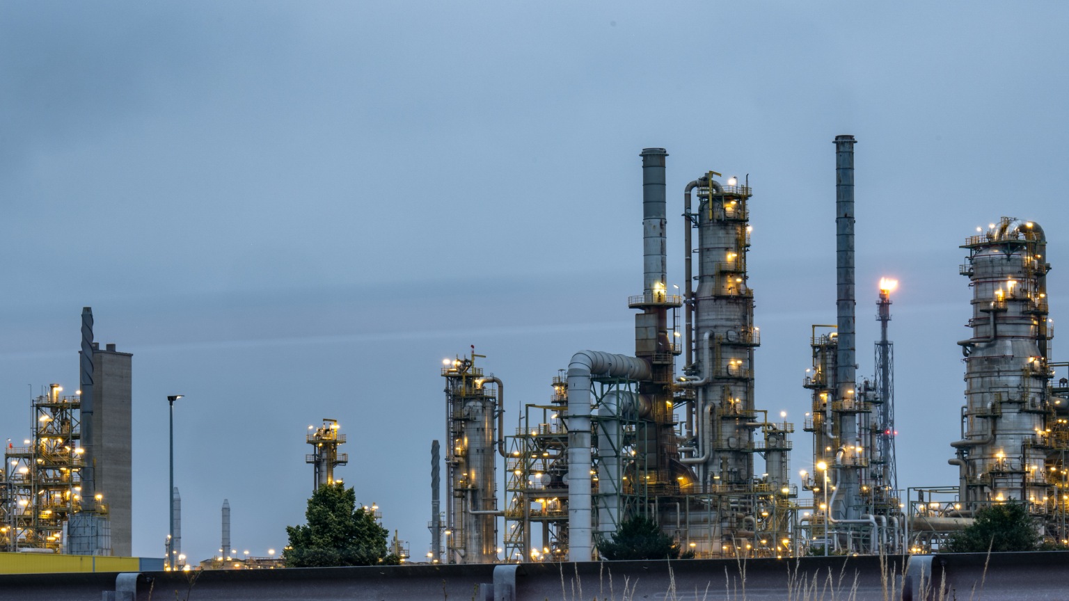 Стоимость российской нефти Urals опустилась ниже $50