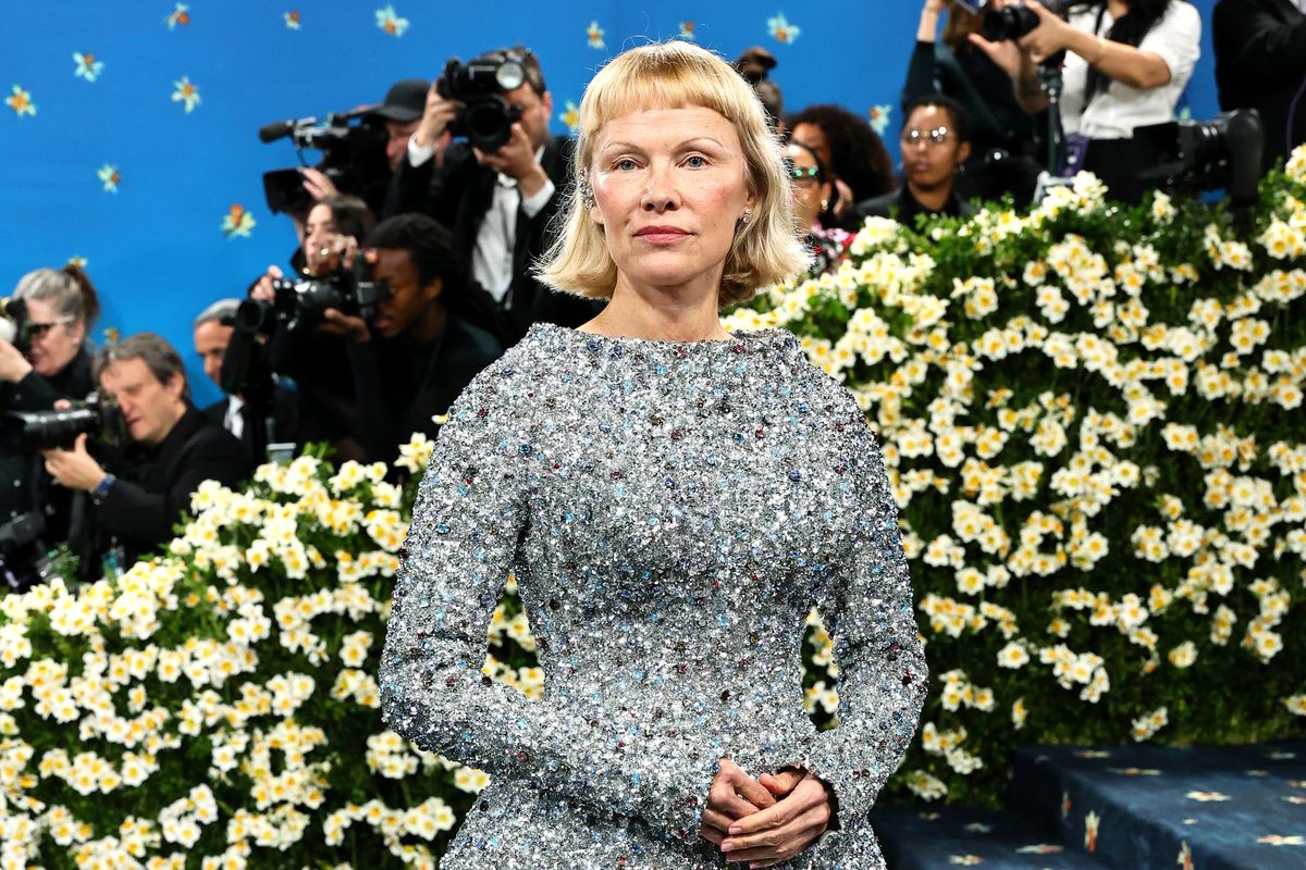 Памела Андерсон в Tory Burch
