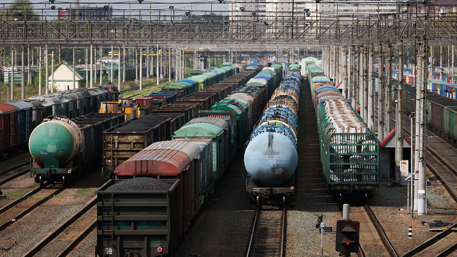 Пробки из вагонов и дефицит судов: что мешает развороту торговли в сторону Азии