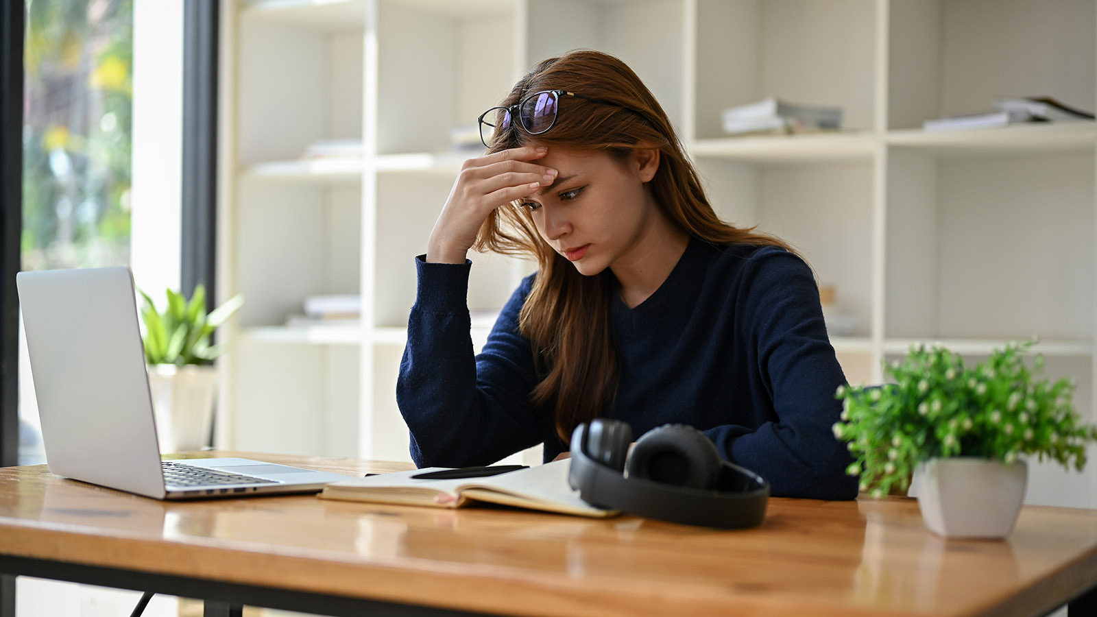 Лига хороших девочек: почему женщины часто извиняются и как это влияет их карьеру