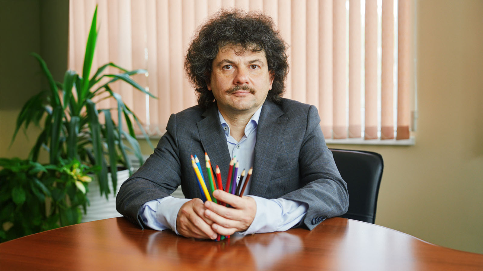 Старая школа: почему владелец сети «Леонардо» Борис Кац борется с маркетплейсами
