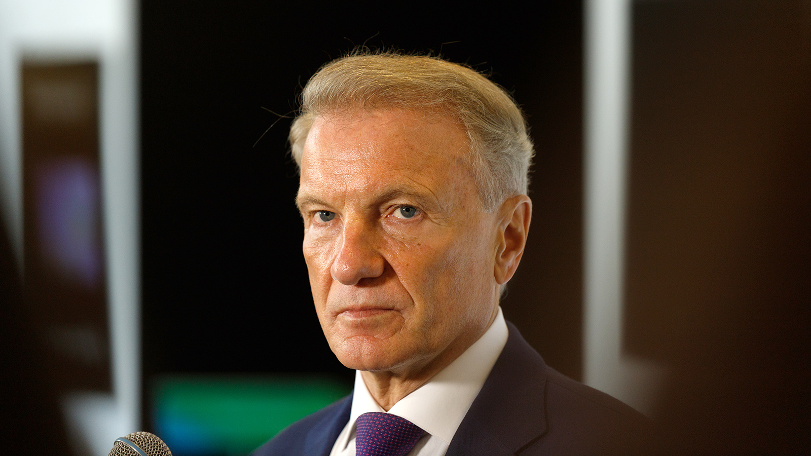 Греф назвал арбузными данные о росте зарплат в России