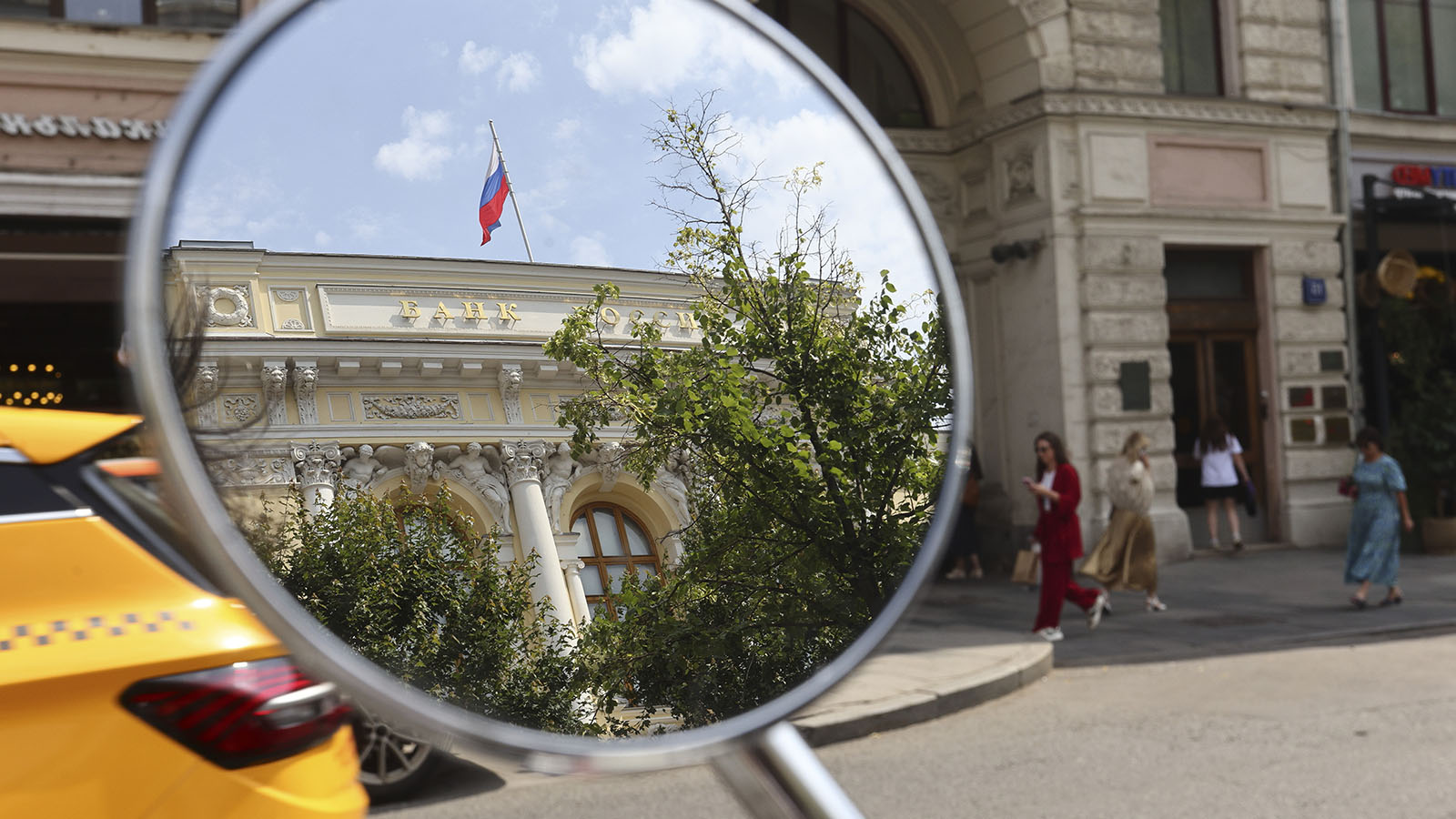 Радужные надежды: какие акции вырастут из-за снижения ставки ЦБ