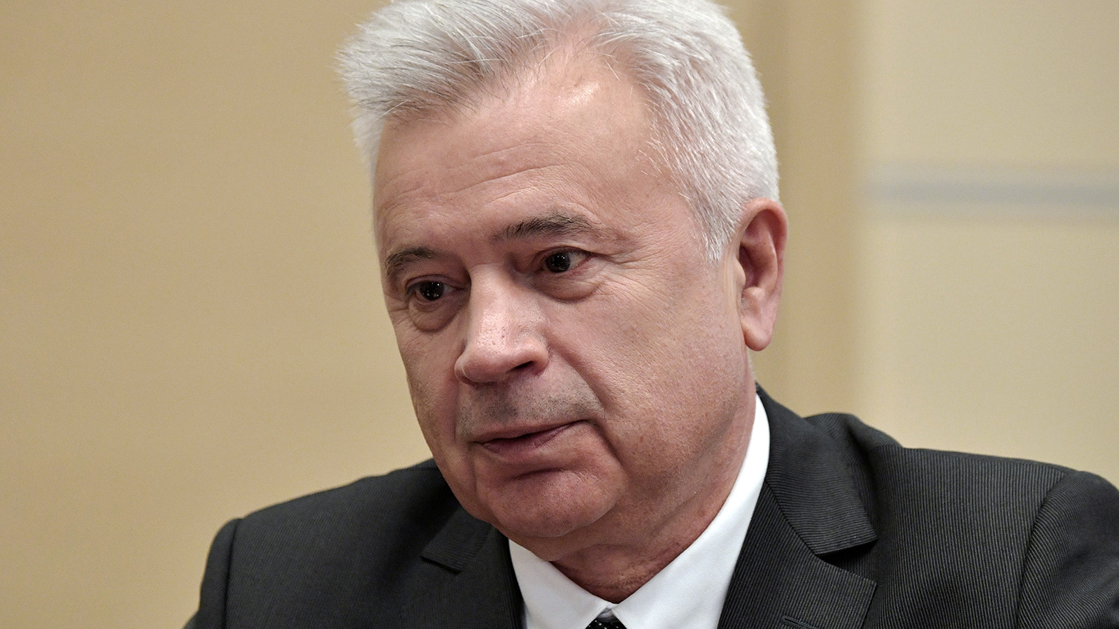 Неделя миллиардера: распродажа «Лукойла», обыски у Молчанова, отчаяние Струкова