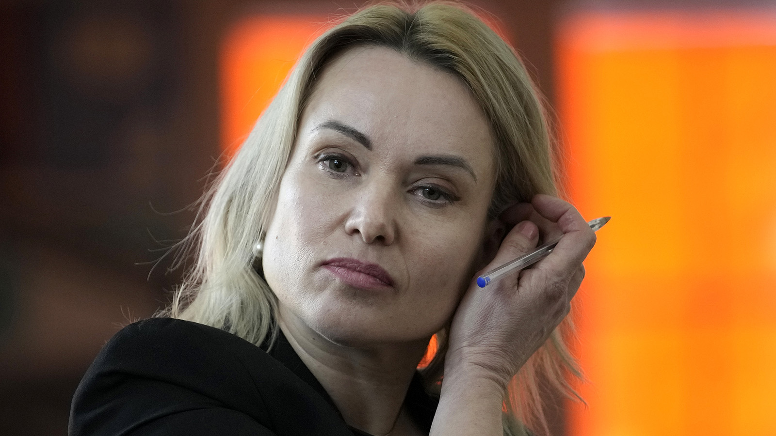 Минюст объявил иноагентами журналистку Овсянникову и режиссера Амнуэля
