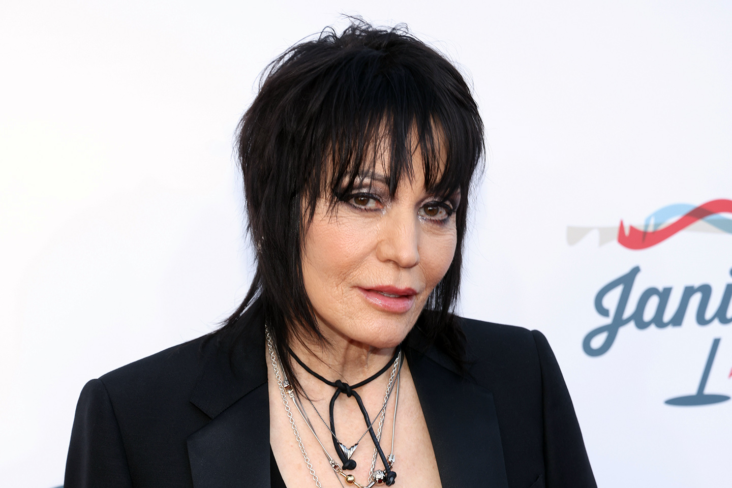 Жас сұлулық қос аналға жазылды.