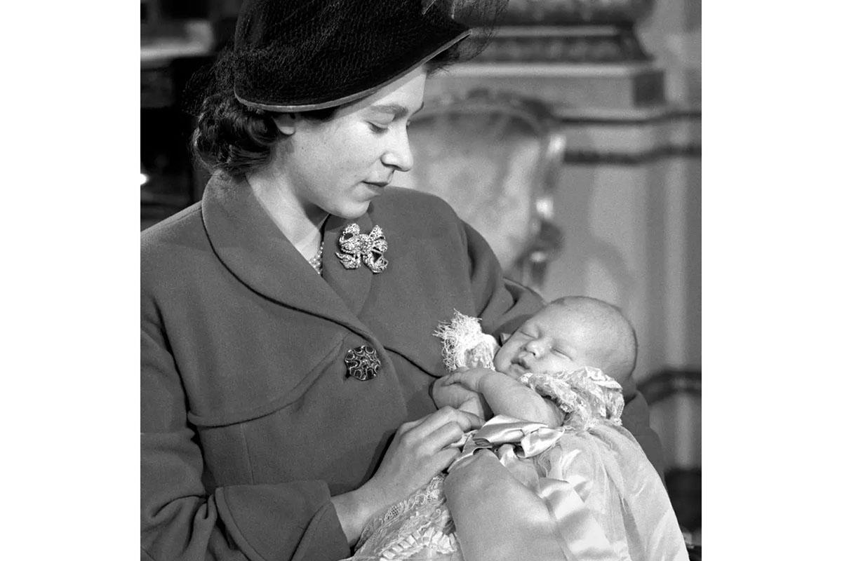 1948 год. Елизавета с первенцем - принцем Чарльзом