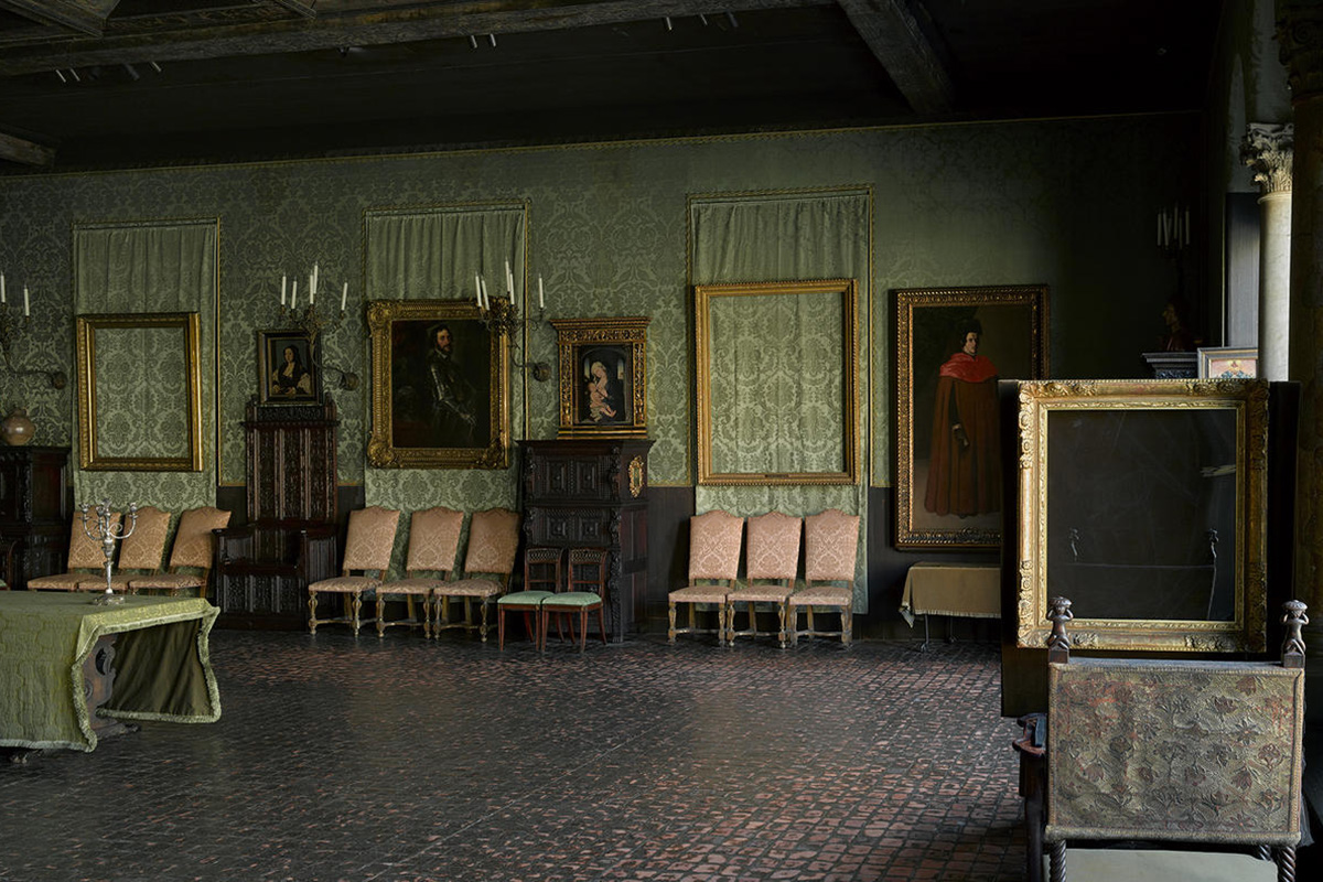 Ограбление музея Изабеллы Стюарт Гарднер: пустые рамы и полные залы