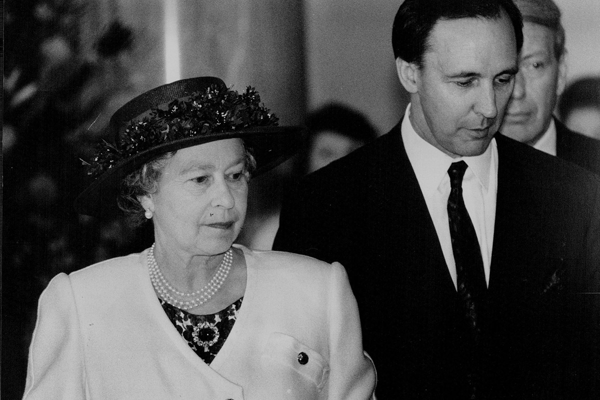 1992 год Елизавета II называла «ужасным»: тогда развелись двое ее детей - принц Чарльз и принцесса Анна, а в Виндзорском замке случился пожар