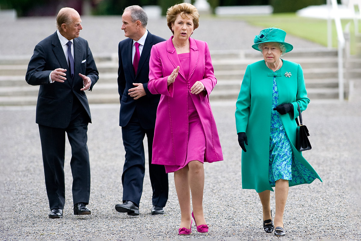 2011 год. Елизавета II первой из британских монархов посетила Республику Ирландию после обретения ею независимости в 1922 году. В последний раз британские короли посещали Ирландию за век до этого