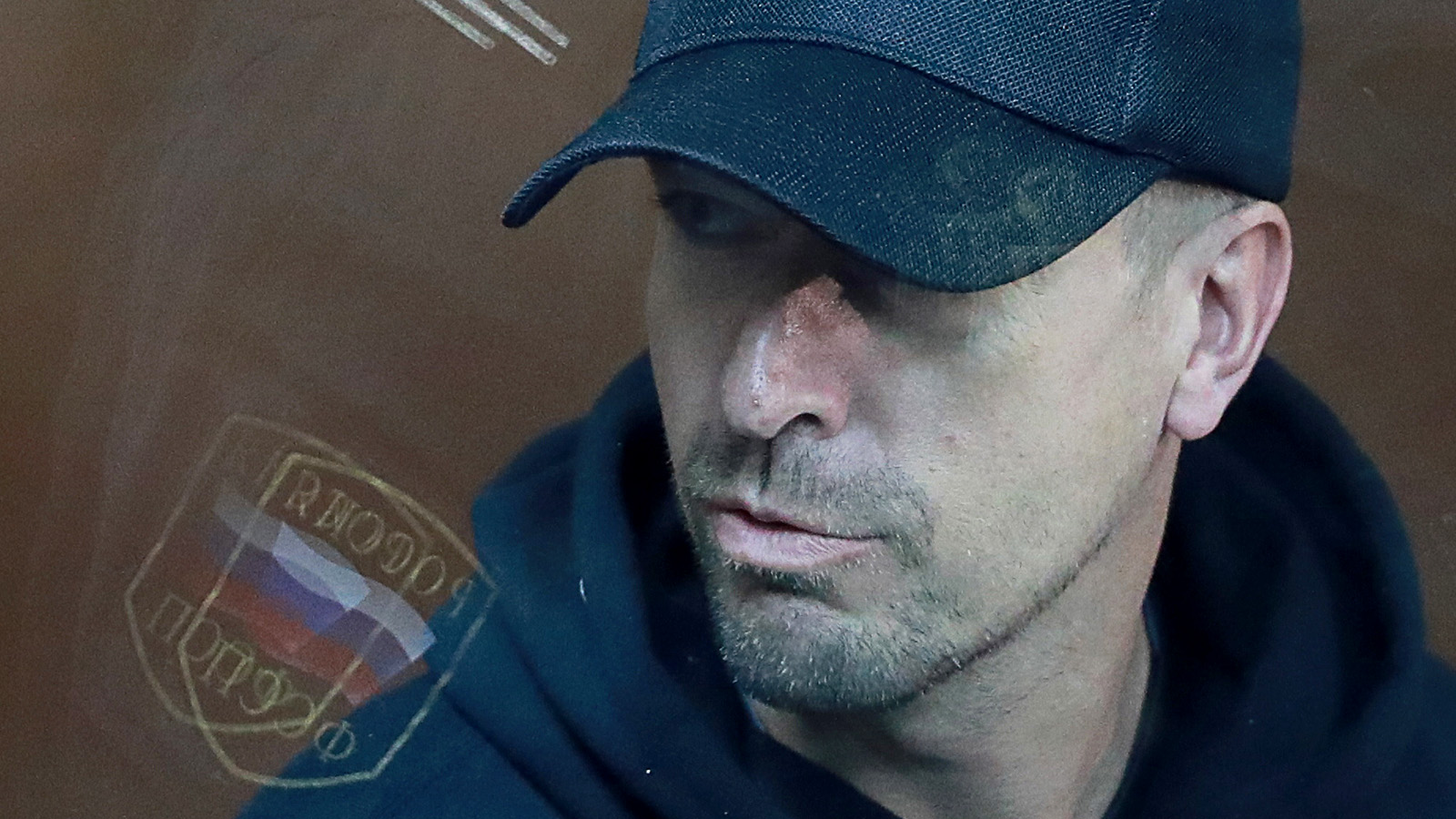 Суд запретил распространение в России курсов блогера Алекса Лесли