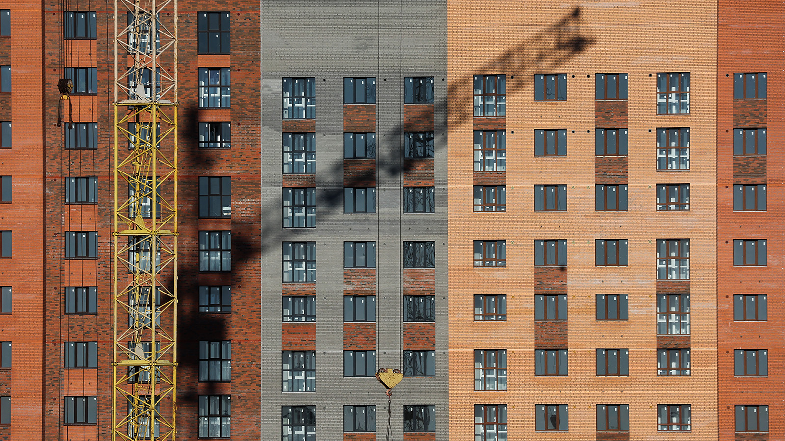 Недвижимость на тормозах: высокая ставка и низкий спрос загоняют рынок в кризис