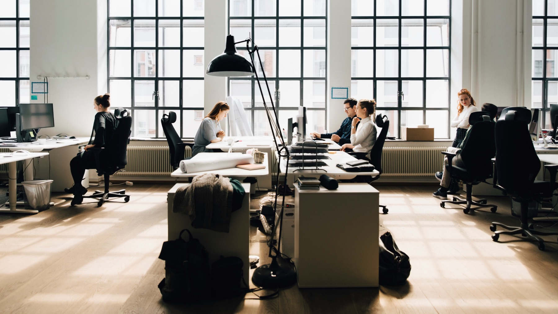 Кто испортил рабочую среду: как консерваторы и либералы опять поругались из-за женщин