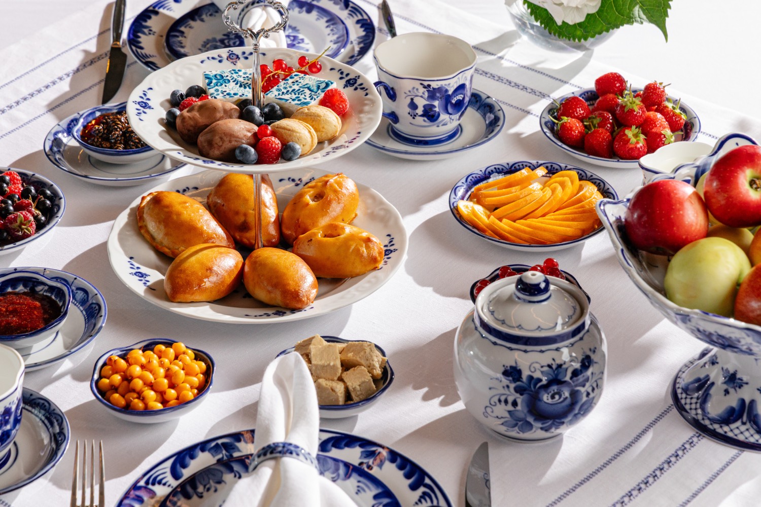 Сет-меню «Русское чаепитие Гжель» в отелях Cosmos