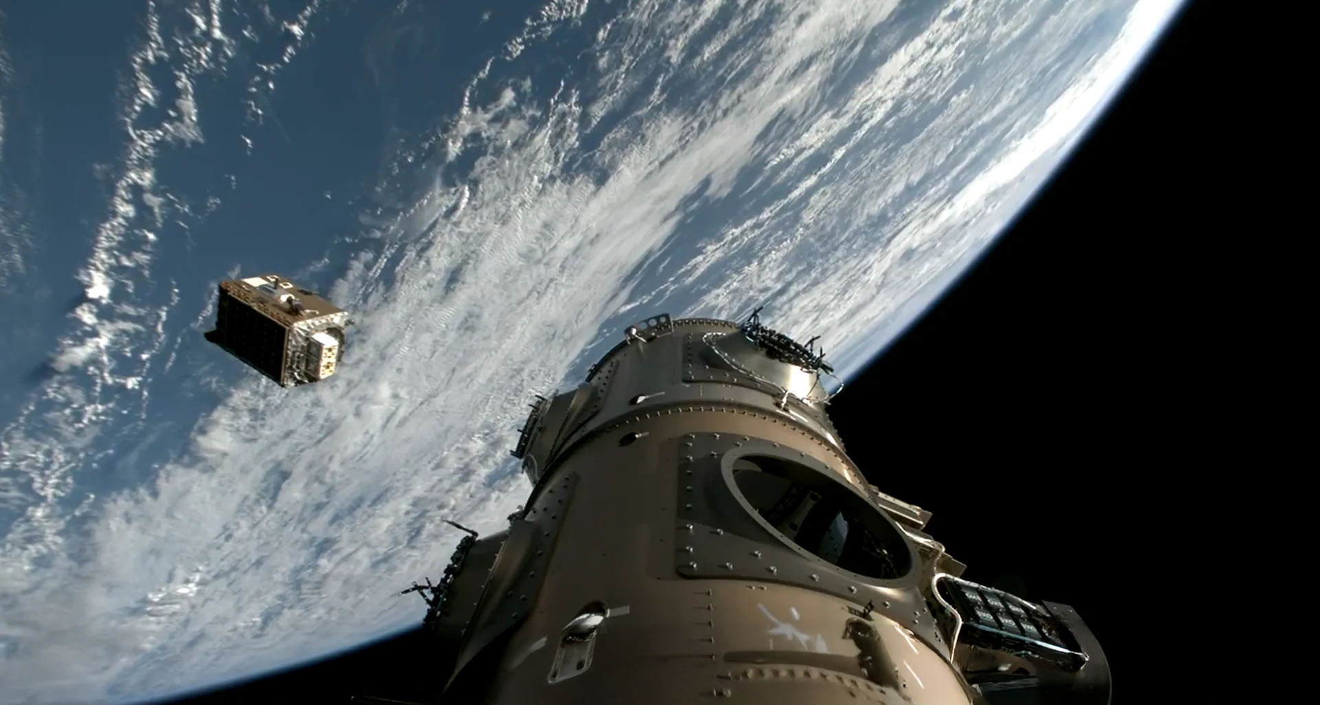 Неземное IT: зачем миллиардеры хотят отправить дата-центры в космос - похожая новость на Toplenta