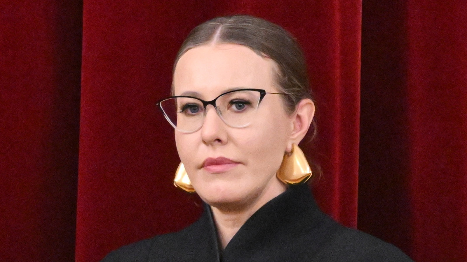 Собчак извинилась за обвинения Михалкова в жалобе на голую вечеринку Путину