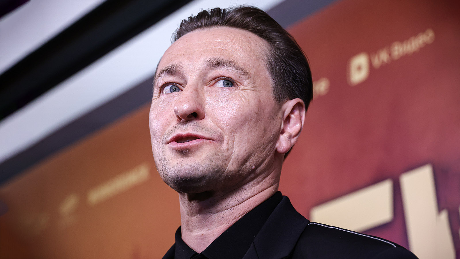 Сергей Безруков обратился в суд из-за продажи на маркетплейсах масок с его лицом