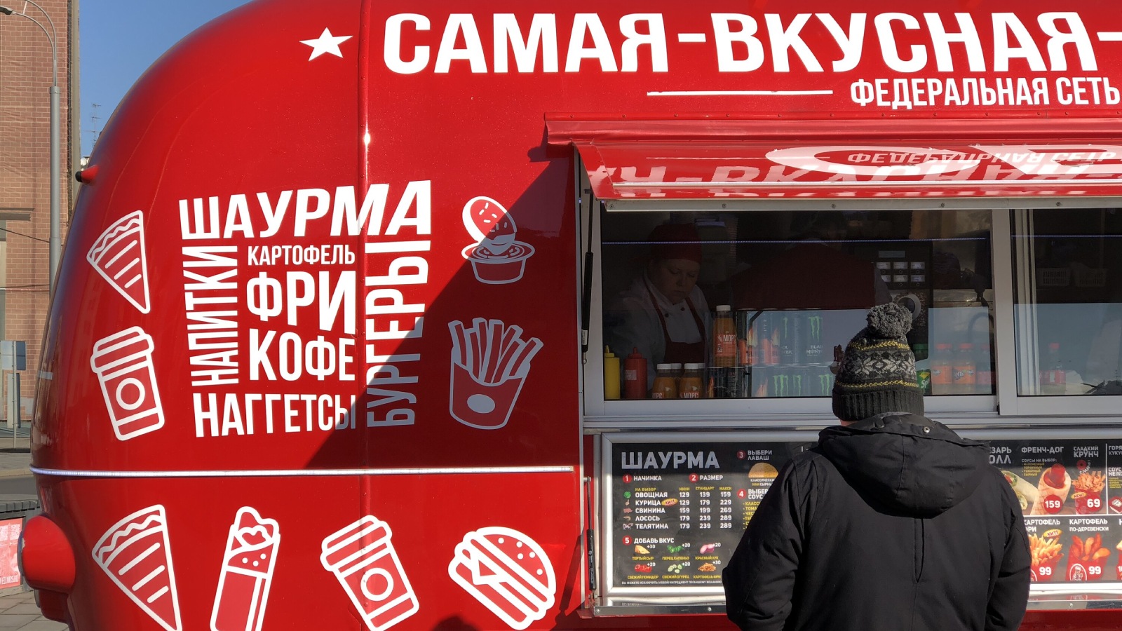 На бегу: россияне предпочитают ресторанам фаст-фуд