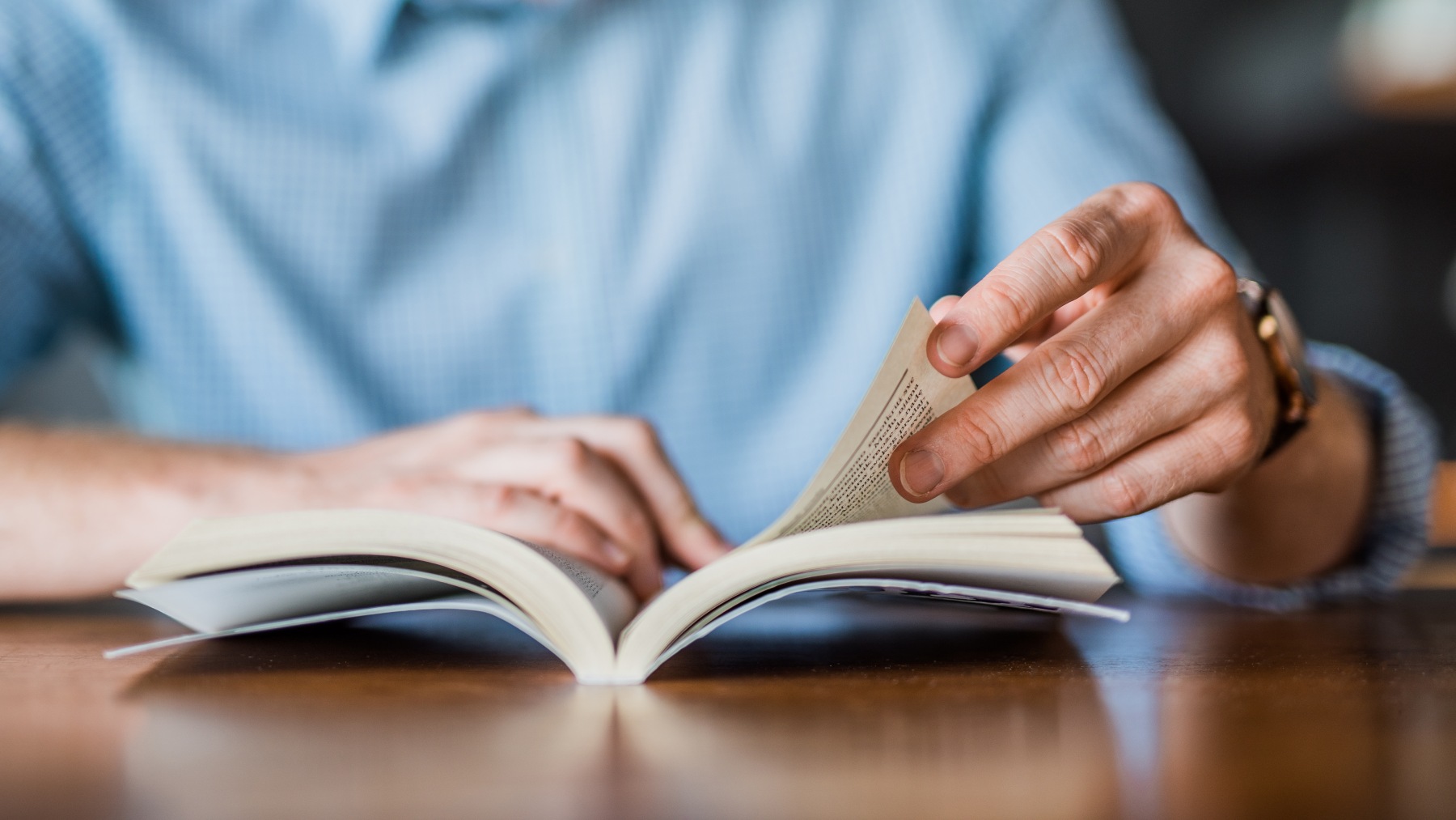 Топ-10 лучших бизнес-книг 2025 года: выбор Forbes