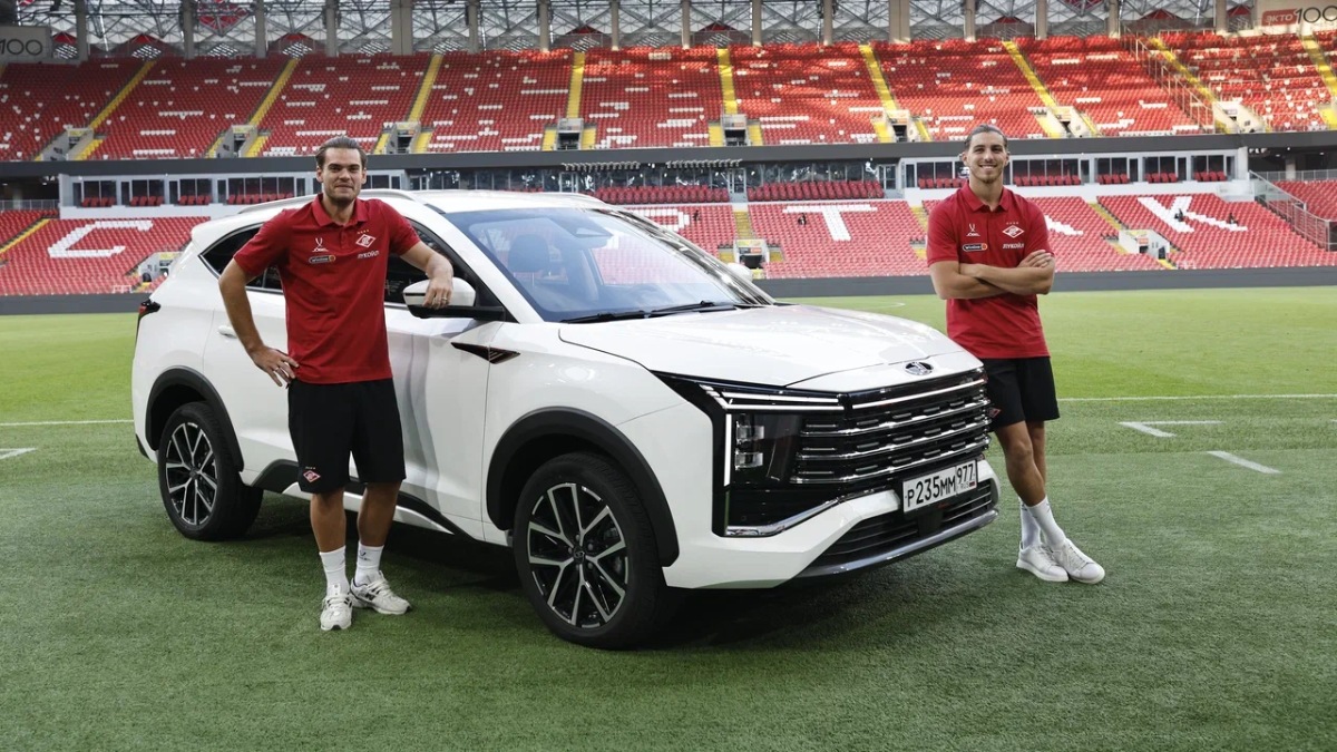 Рост телеконтракта РПЛ и нейминг стадиона: 10 сделок в российском спорте в 2025 году