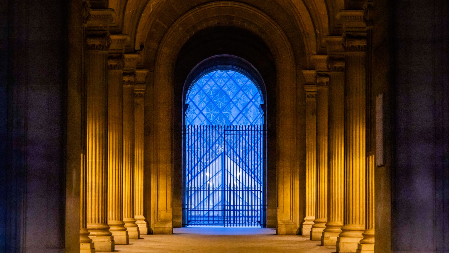 Лувр на распутье: почему во Франции не могут решить проблемы главного музея страны