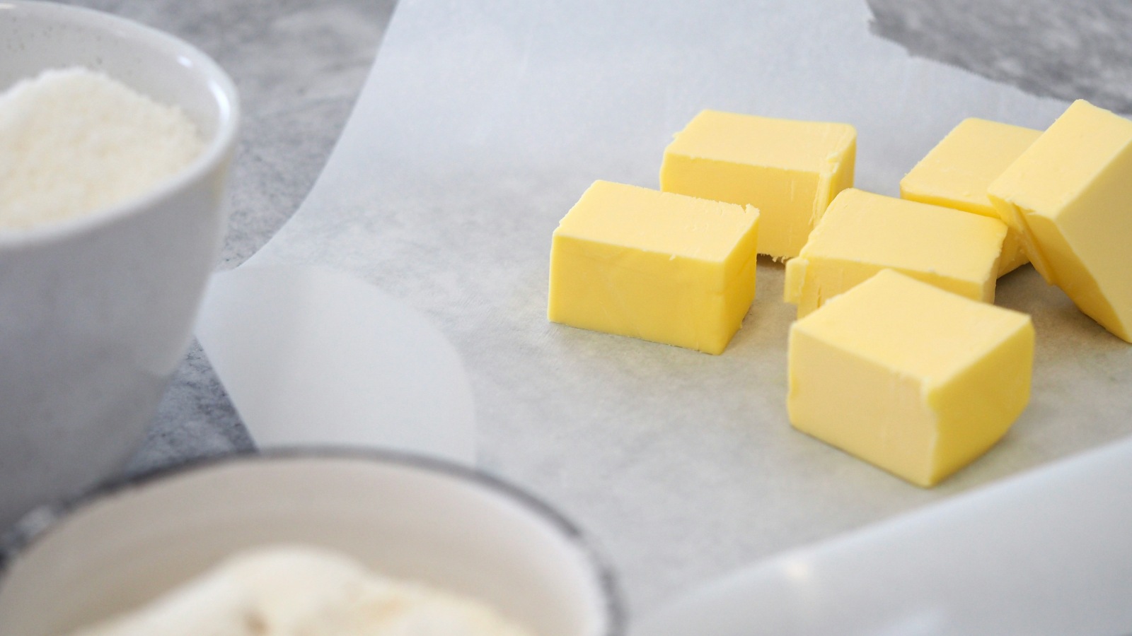 Лимоны, водка, маргарин и хлеб: какие продукты сильнее всего подорожали в 2025 году