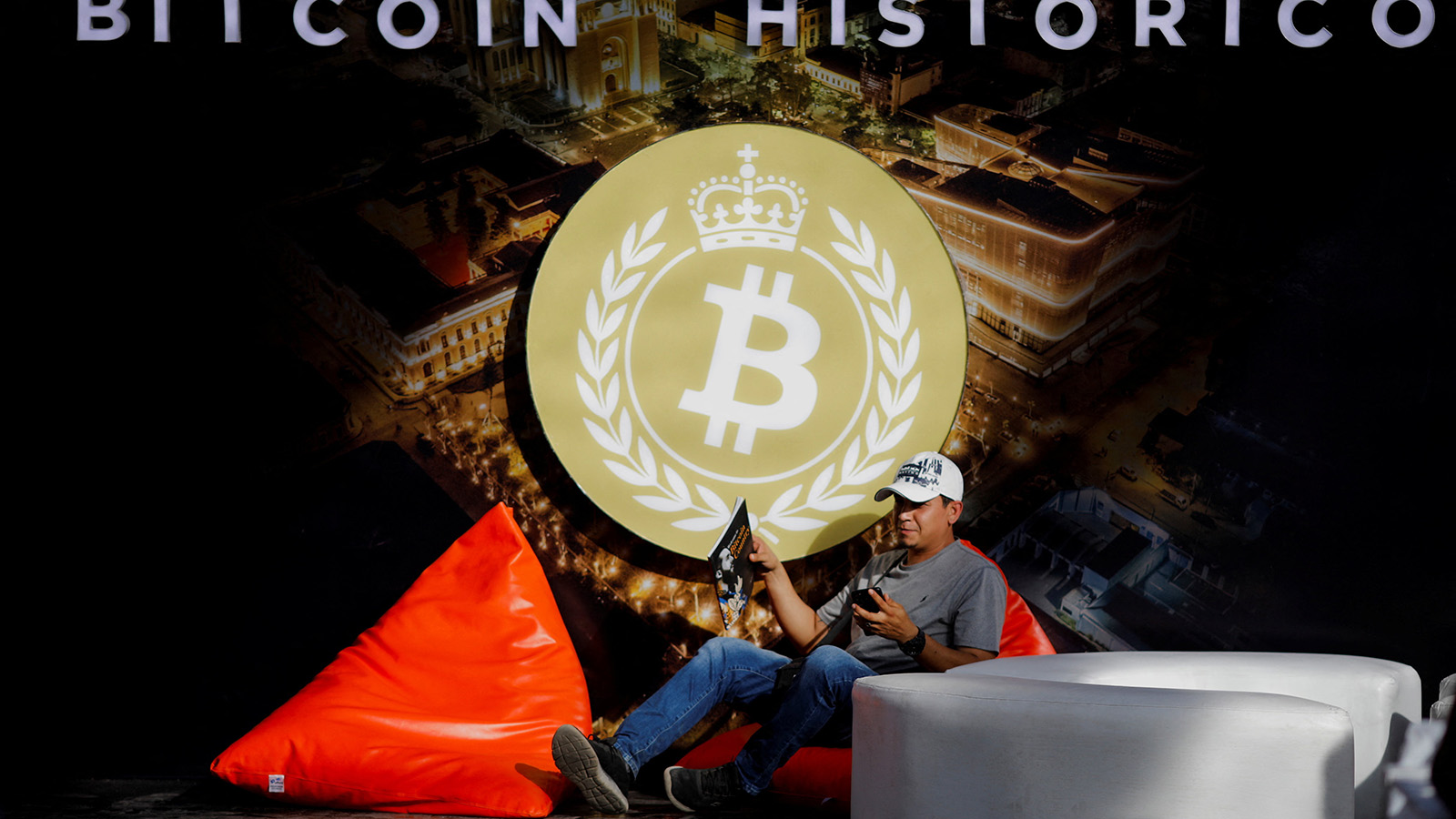 Курс биткоина упал ниже $86 000