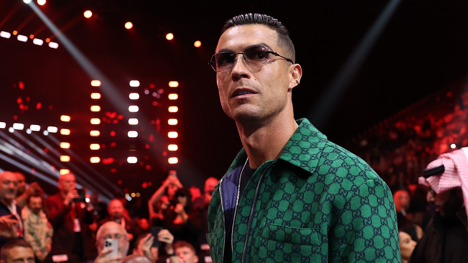 Мир миллиардеров: прикормка Цукерберга, заснувший Трамп, приватный клуб Роналду