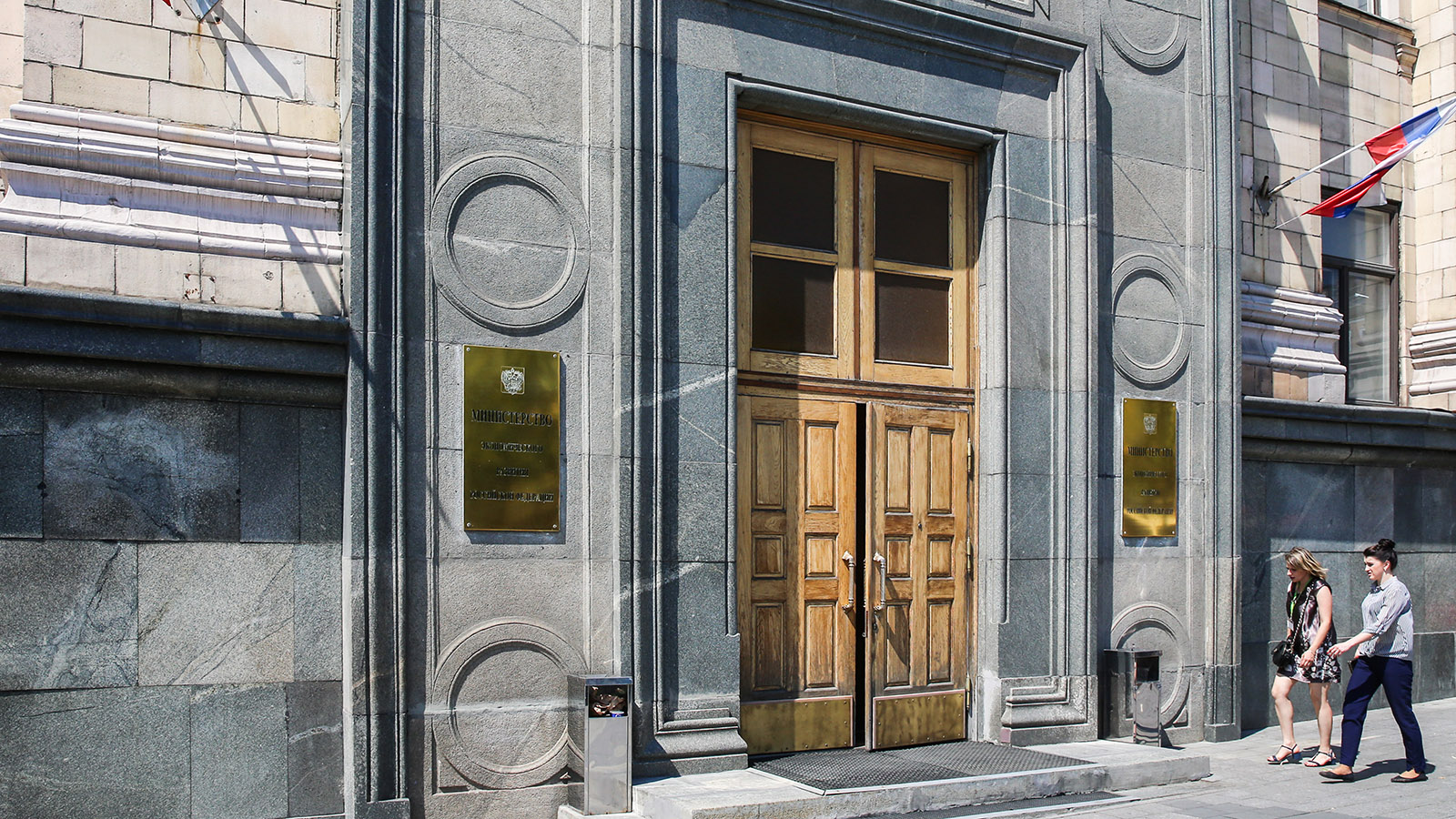 Минэк предложил рассматривать споры вокруг принудительных лицензий в одном суде