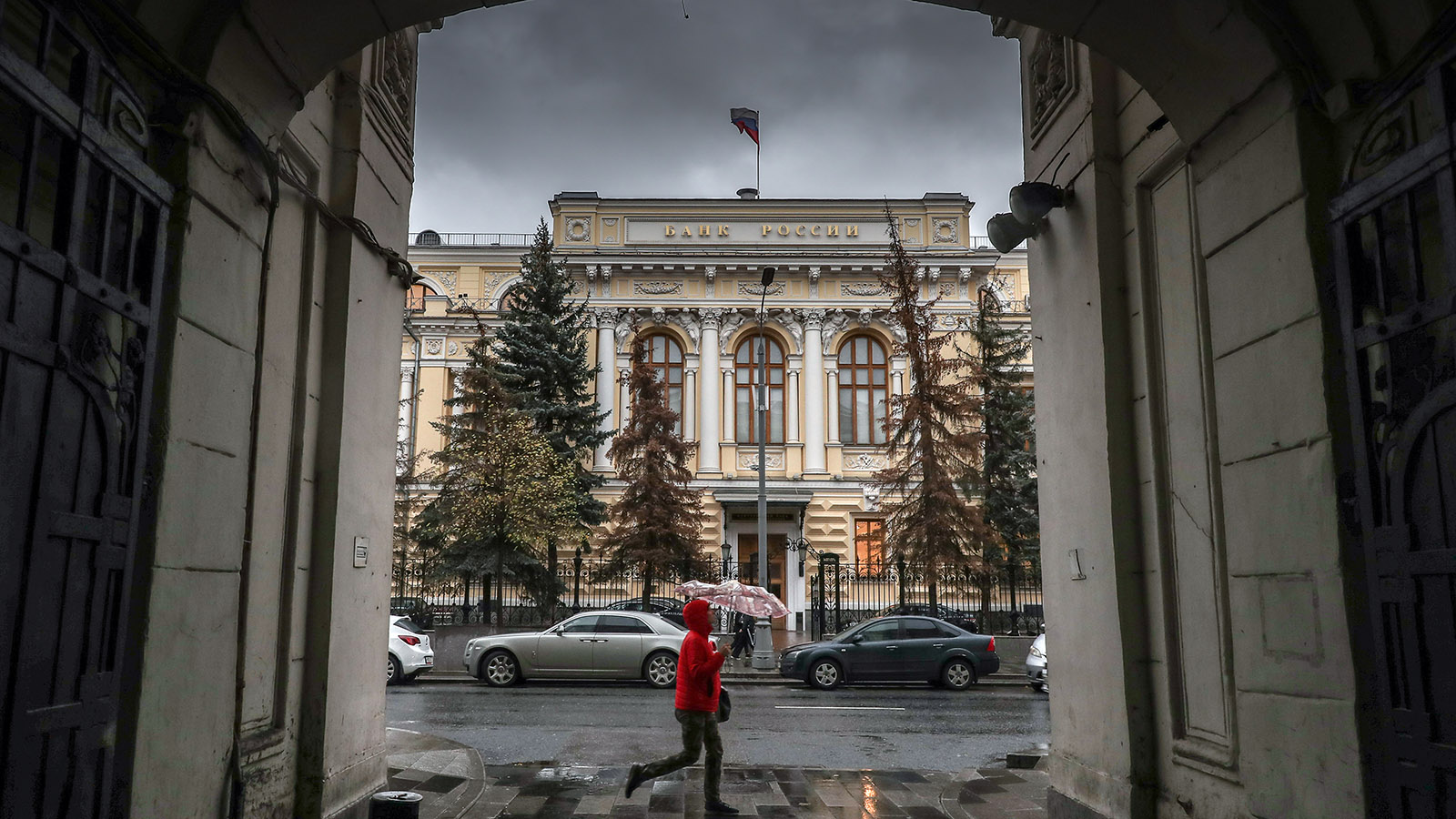 Осторожное снижение: почему ЦБ понизил ключевую ставку только на 0,5 п.п.