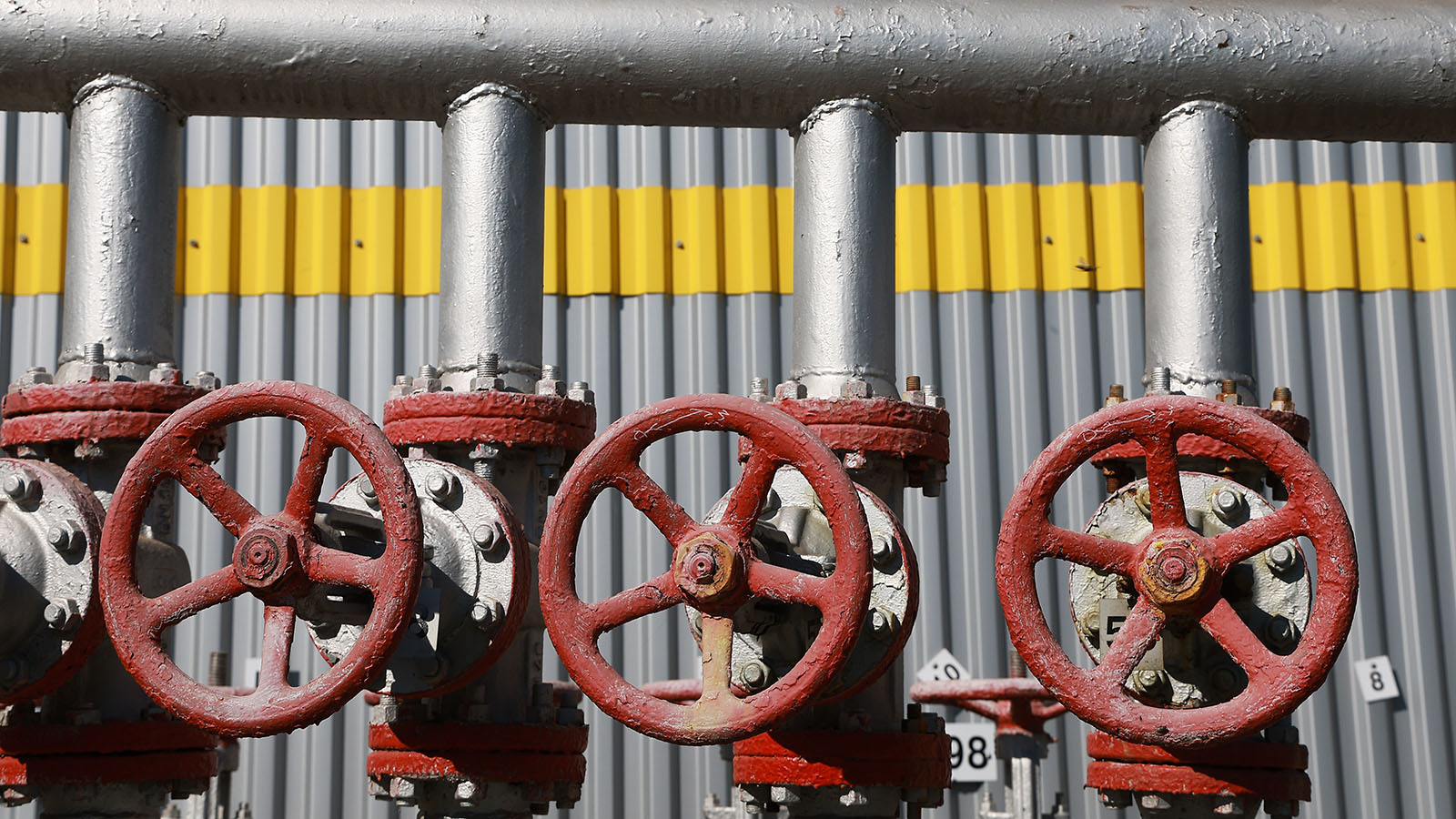 Непотопляемая нефть: как Запад ограничивал отрасль и что из этого вышло