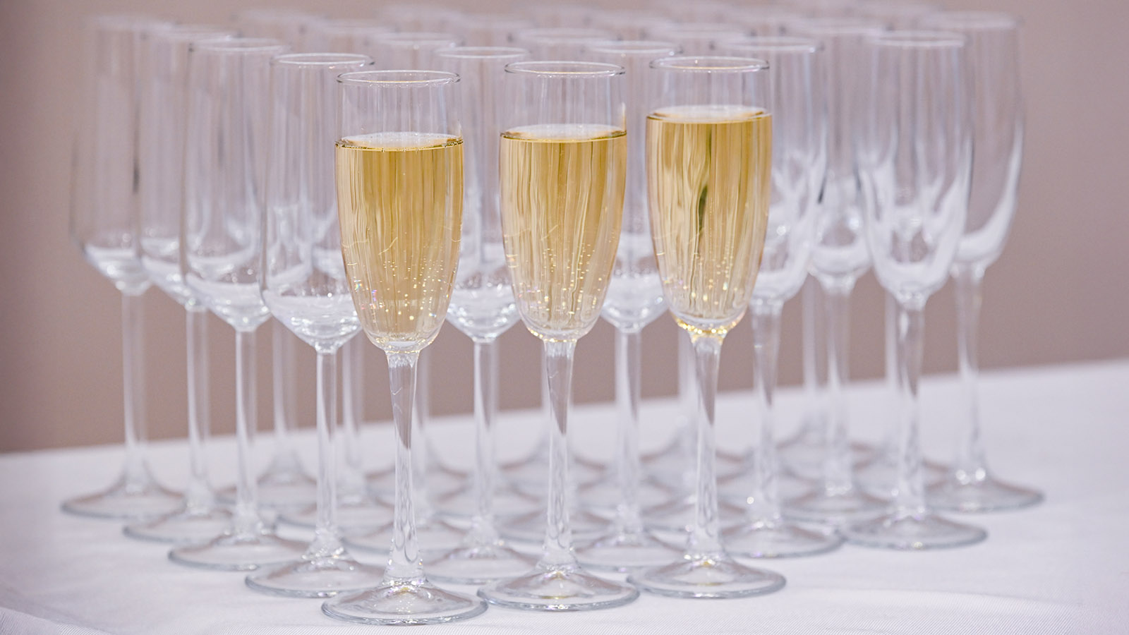 Французское с нижегородским: в России растет потребление игристых вин