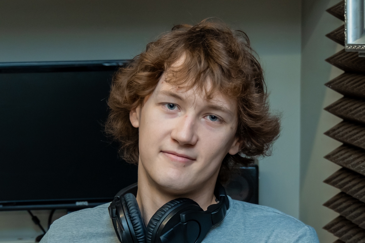 Артем Сергеев, 24 года (редактор и радиоведущий)