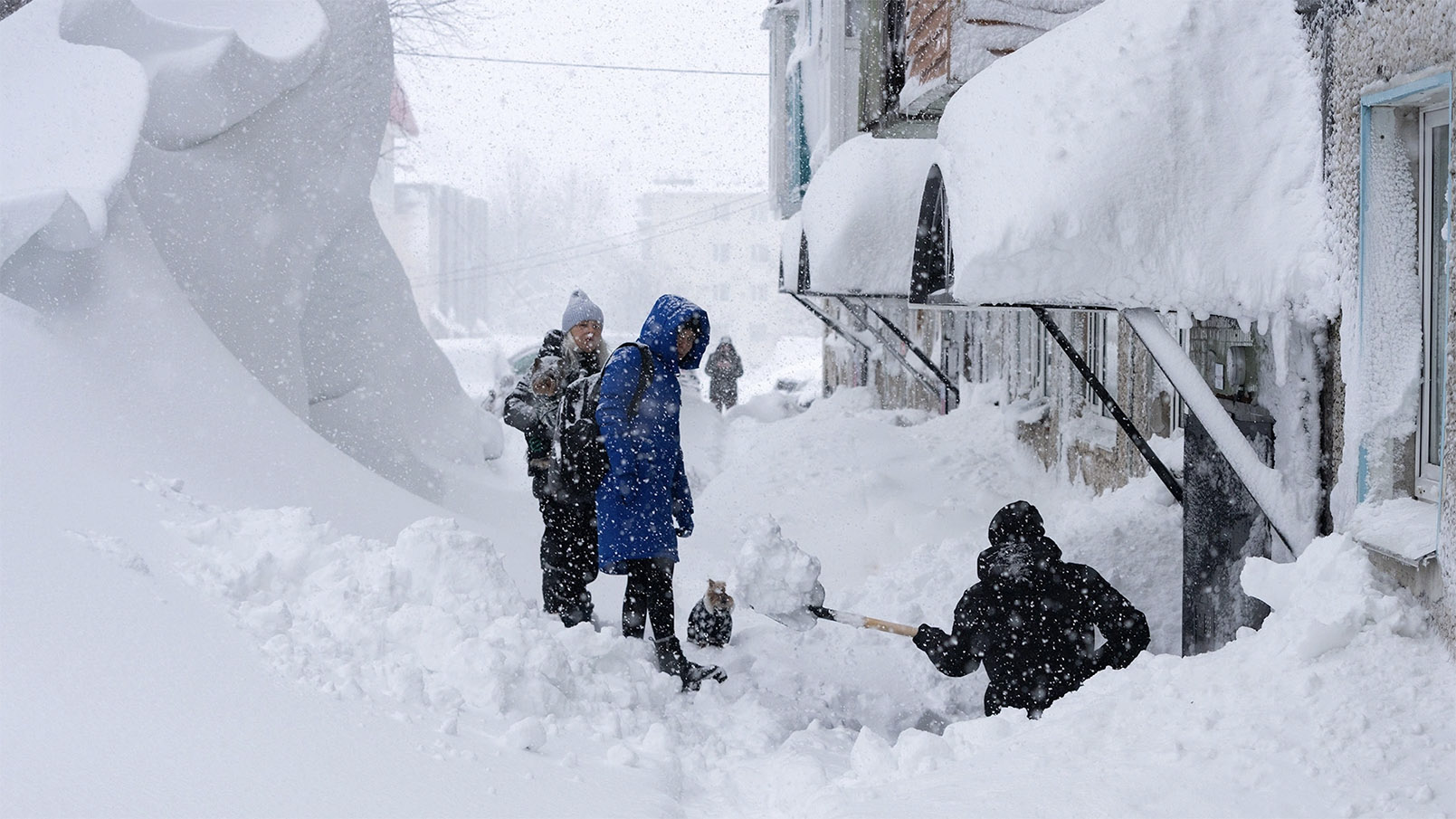 Последствия сильнейшего снегопада на Камчатке
