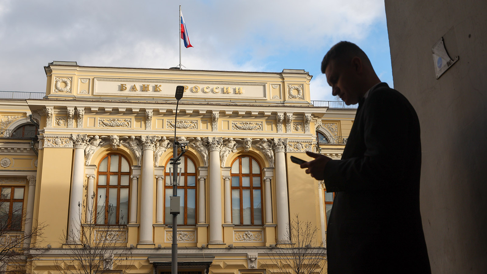 Сдать инсайдера: зачем ЦБ запустил сервис анонимных жалоб на манипулирование рынком