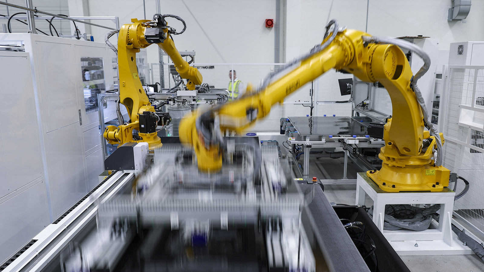 В Институте Гайдара спрогнозировали рост зарплат в промышленности за счет роботизации