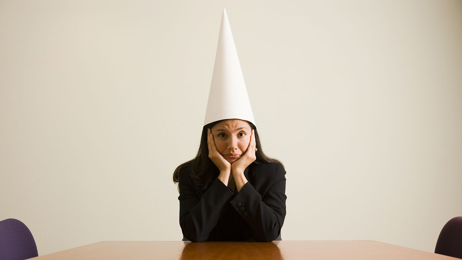 Полезная неловкость: что такое социальное смущение и как мы стыдимся чужих промахов