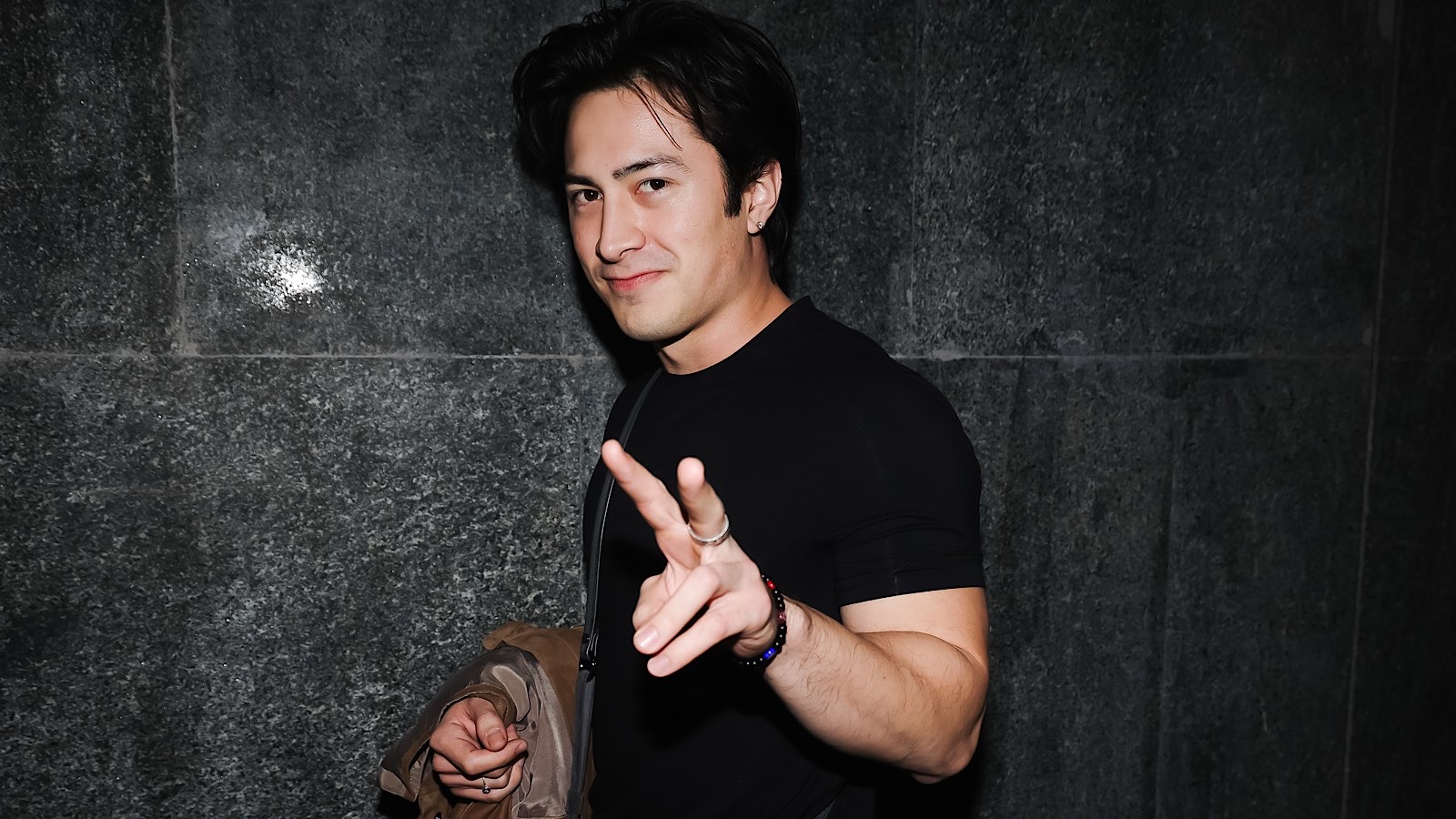 Хадсон Уильямс из Жаркого соперничества сыграет в драме о Бабе-яге